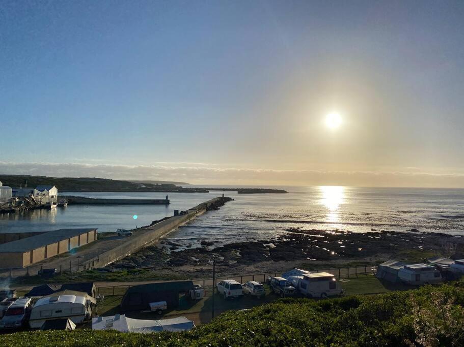 Casa Balena - Gansbaai Seafront Accommodation, Back-Up Power Buitenkant foto